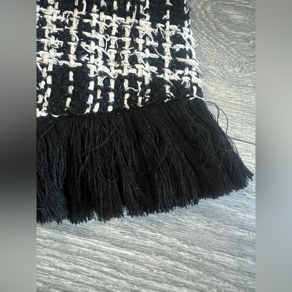 ZARA black and whiteTweed fringe hem sleeveless A-line Top. Size L - Picture 5 of 9
